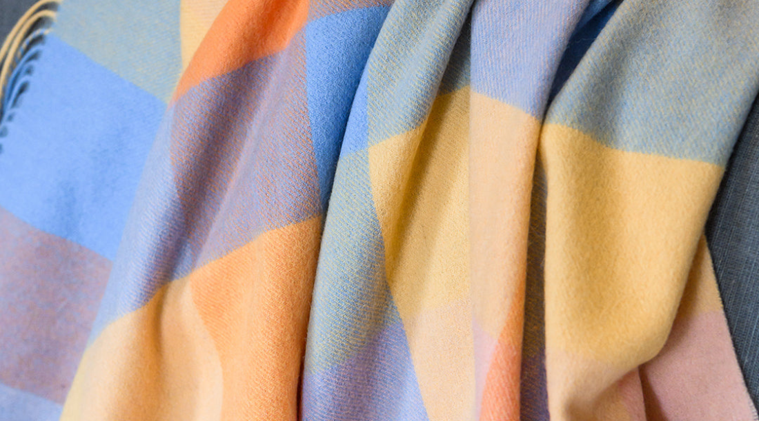 Lambswool Throw Blanket Ideas for Bedroom and Sofa