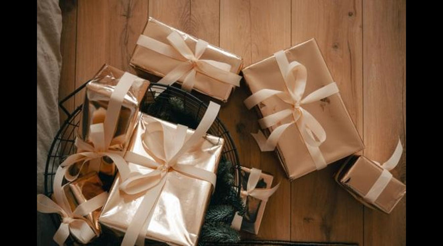 10 Thoughtful Ideas to Create a Personalised Gift Box for Her
