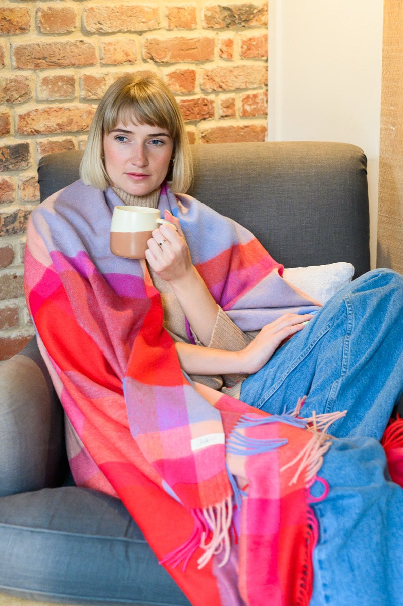 Lambswool tartan scarf made for quiet mornings, slow evenings and everything in between.